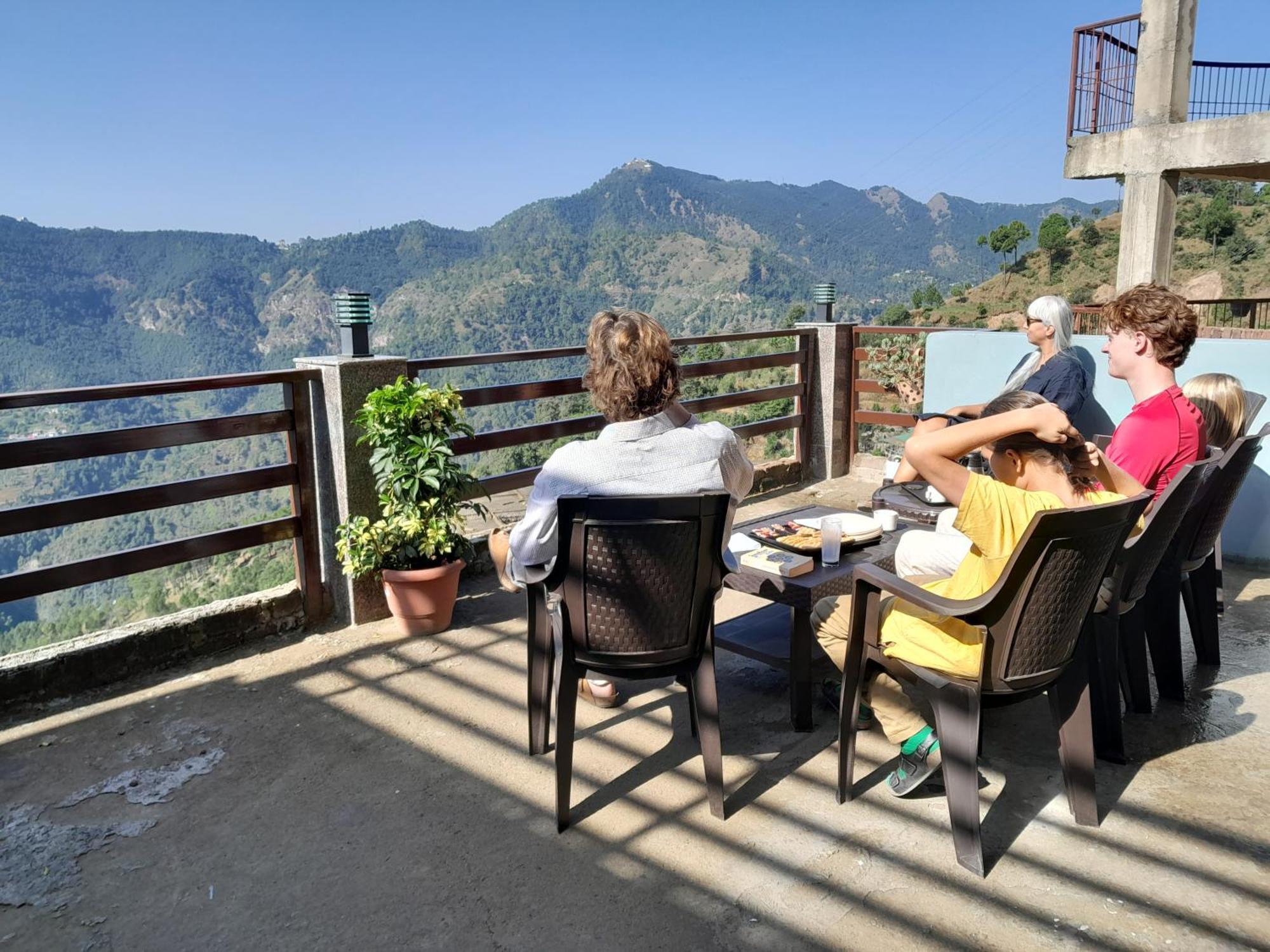 Apartamento Mountain And Peace Shimla Exterior foto