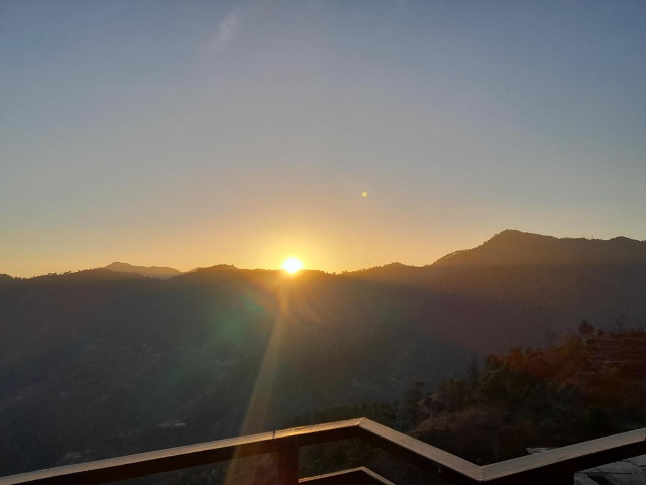 Apartamento Mountain And Peace Shimla Exterior foto